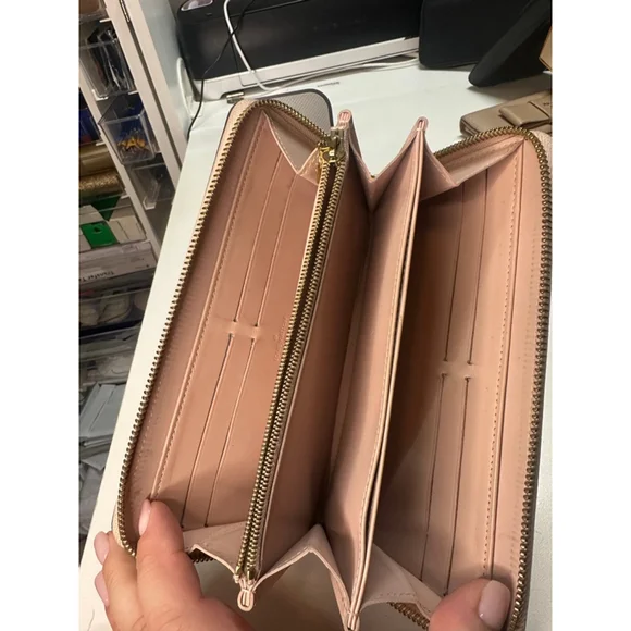 Women's Louis Vuitton Wallet Beige - Picture 8 of 9